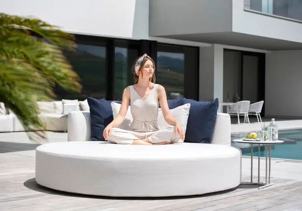 Come arredare intorno alla piscina? Idee e arredamento outdoor